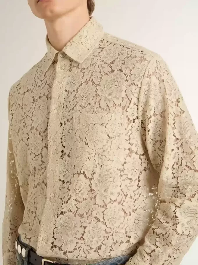 Oversized shirt in crèmekleurig doorschijnend kant