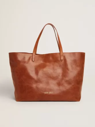 Pasadena-tas in glanzend, gehamerd leer in tan-kleur met gouden logo op de voorkant