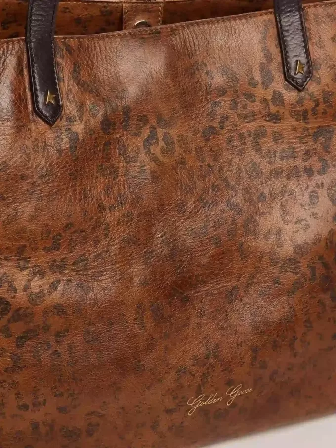 Pasadena-tas van gehamerd leer met luipaardprint en contrasterende zwarte handvatten