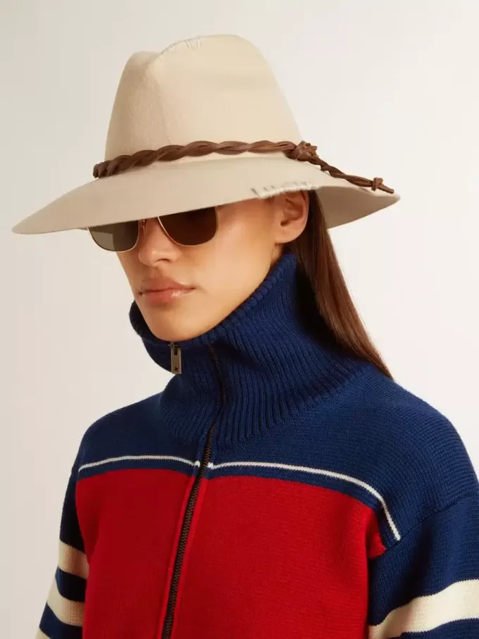 Pergamentkleurige fedora-hoed met leren band