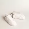 Purestar met witte bio-based ster en matgroene leren hiellip.