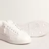 Purestar met witte bio-based ster en matgroene leren hiellip.