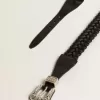 Riem van zwart gevlochten leer met zilverkleurige gesp.