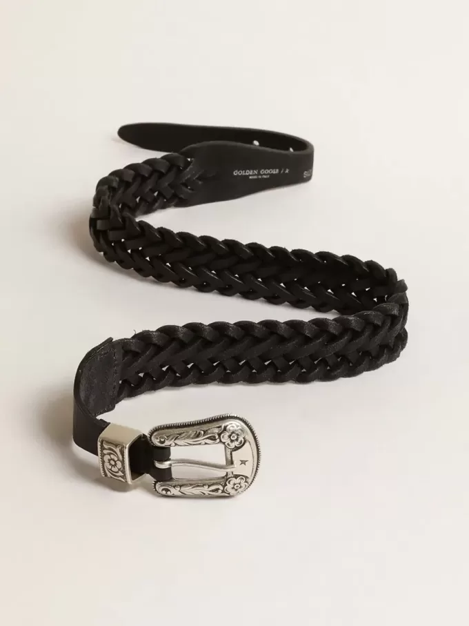 Riem van zwart gevlochten leer met zilverkleurige gesp.