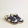 Running Sole in crèmekleurig mesh en blauw leer met een witte leren ster
