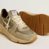 Running Sole in grijs suède met witte ster en witte hielband.
