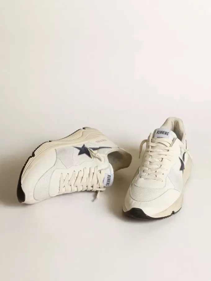 Running Sole in wit leer en mesh met blauwe gelamineerde leren ster