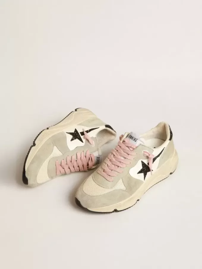 Running Sole met grijze suède inzetstukken en zwarte glitterster