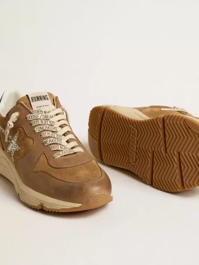 Running Sole voor dames van tabakskleurig nappaleer en suède met zilveren glitterster