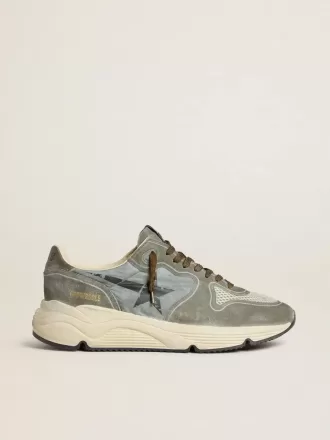 Running Sole voor heren in lichtblauw nylon met zwarte ster en groene leren hielband.