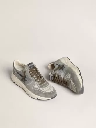 Running Sole voor heren in lichtblauw nylon met zwarte ster en groene leren hielband.