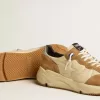 Running Sole voor heren van ivoorkleurig nylon en tabakskleurig suède
