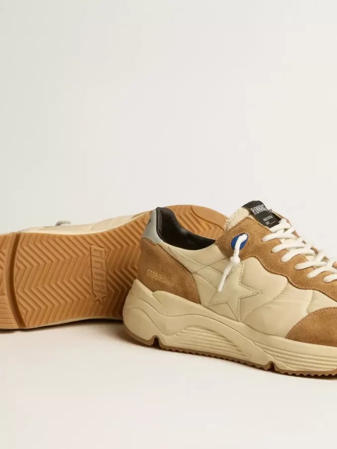 Running Sole voor heren van ivoorkleurig nylon en tabakskleurig suède