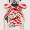 Skin “Playful” rode en beige gestreepte veters met twee applicatiebedeltjes
