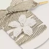 Skin “Vintage” wit en beige gestreepte veters met bloemvormig bedeltje