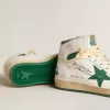 Sky-Star in wit leer met groene leren ster