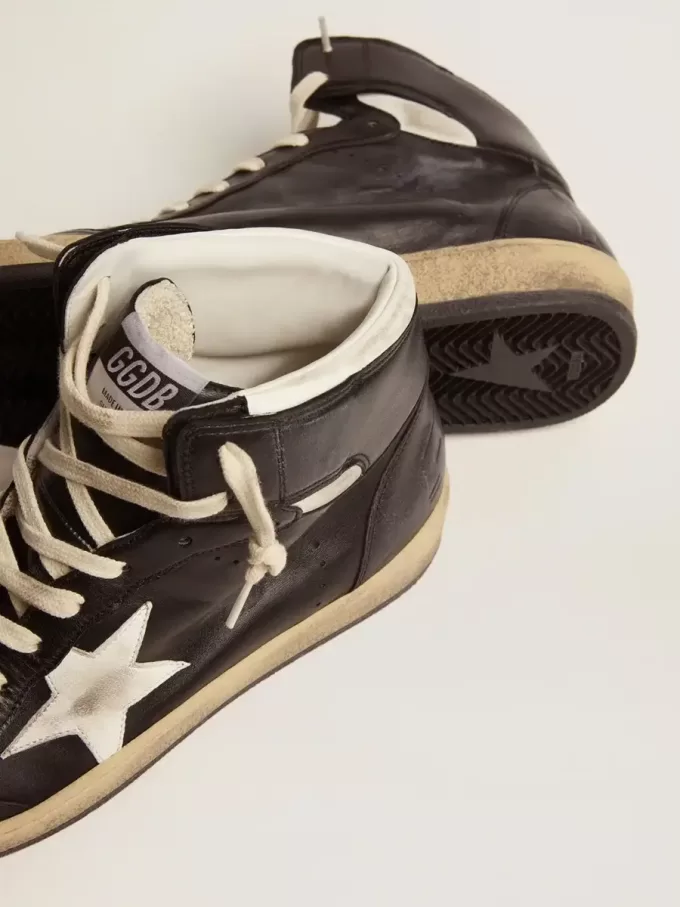 Sky-Star in zwart nappaleer met witte leren ster