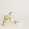 Sky-Star voor dames in leer met lichtblauwe leren ster en witte hielband.