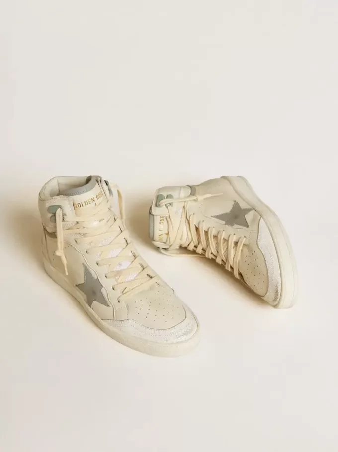 Sky-Star voor dames in leer met lichtblauwe leren ster en witte hielband.