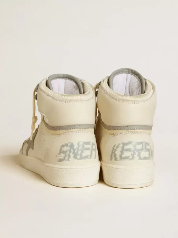 Sky-Star voor dames in leer met lichtblauwe leren ster en witte hielband.