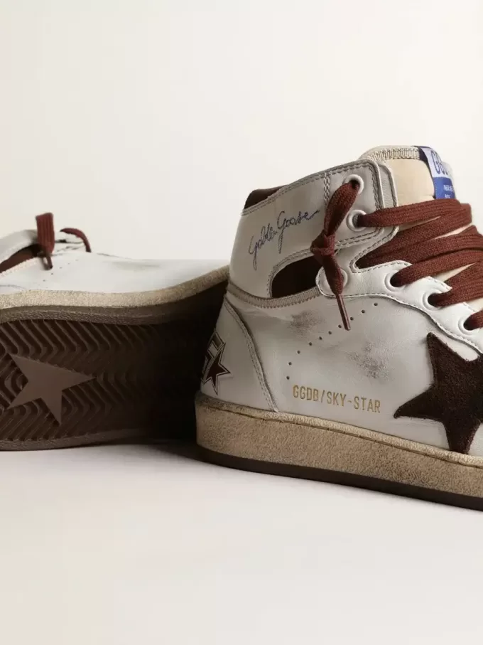 Sky-Star voor dames in wit nappaleer met chocoladebruine suède ster