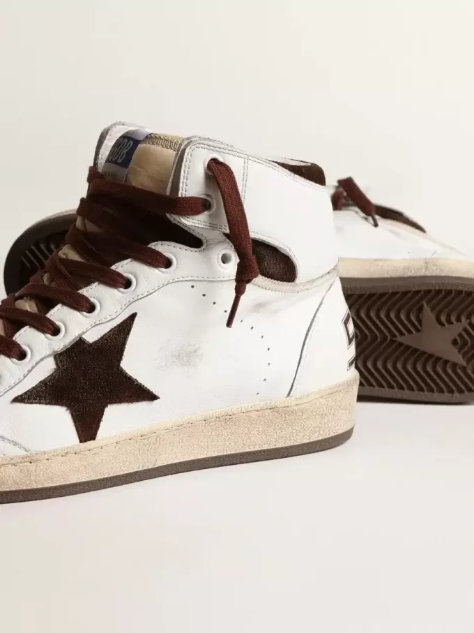 Sky-Star voor heren in wit nappaleer met een chocoladebruine suède ster