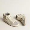 Slide van ivoorkleurig nylon met witte leren ster en zilveren Swarovski-kristallen tong