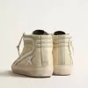Slide van ivoorkleurig nylon met witte leren ster en zilveren Swarovski-kristallen tong