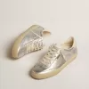 Soul Star in metallic zilverkleurig leer met witte leren hielband