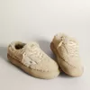 Space-Star damesschoenen in beige schapenvacht met witte leren ster en metallic leren hielstuk