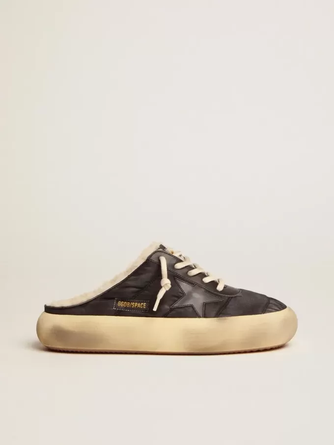 Space-Star Sabot herenschoenen van gewatteerd zwart nylon met schapenvachtvoering