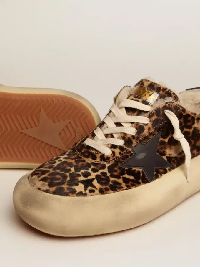 Space-Star schoenen van ponyhuid met dierenprint en voering van schapenvacht