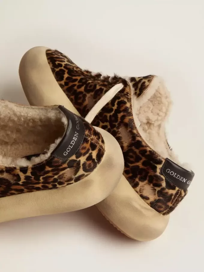 Space-Star schoenen van ponyhuid met dierenprint en voering van schapenvacht