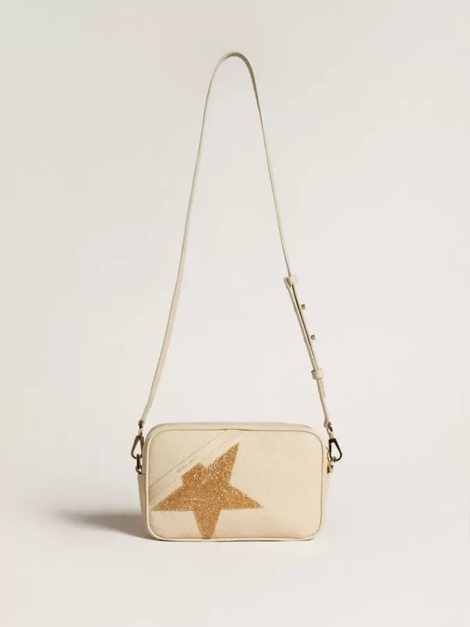 Star Bag in boterkleurig gehamerd leer met Swarovski-kristallen ster
