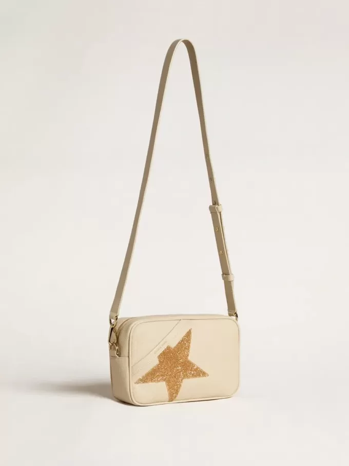 Star Bag in boterkleurig gehamerd leer met Swarovski-kristallen ster