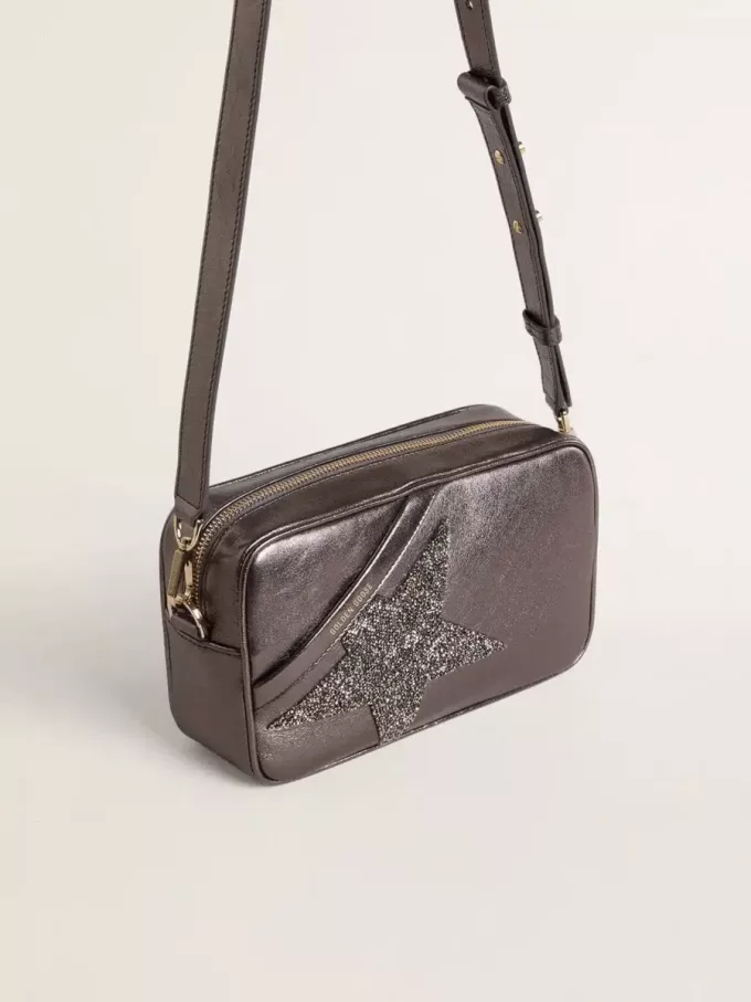 Star Bag in grijs metallic leer met Swarovski-kristallen ster