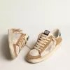 Stardan in beige nylon en mesh met tabakskleurige suède inzetstukken