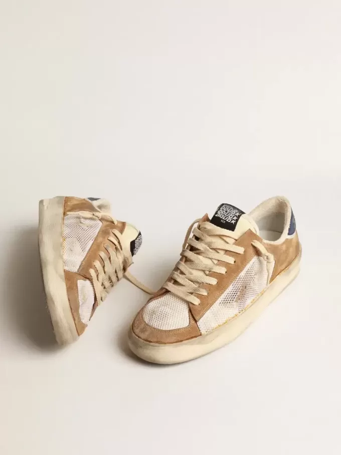Stardan in beige nylon en mesh met tabakskleurige suède inzetstukken