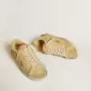 Stardan in beige suède met leren hielstuk en voering van schapenvacht