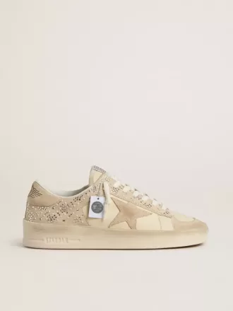 Stardan in crèmekleurig suède en leer met Swarovski en een suède ster