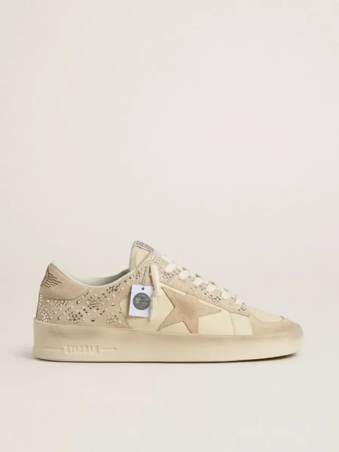 Stardan in crèmekleurig suède en leer met Swarovski en een suède ster