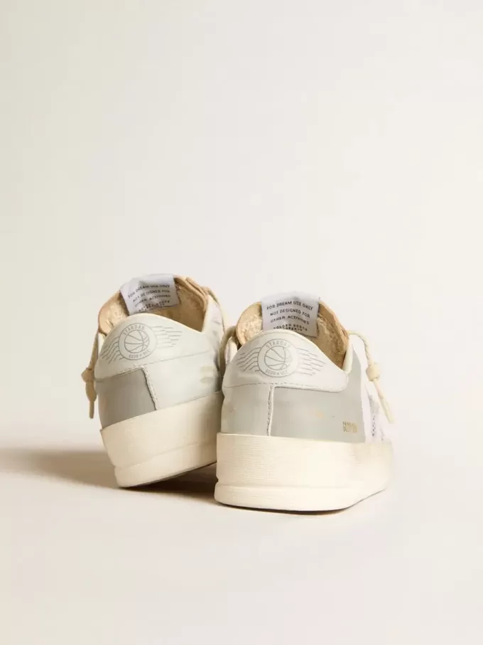Stardan in grijs nappaleer en wit mesh met grijze leren ster