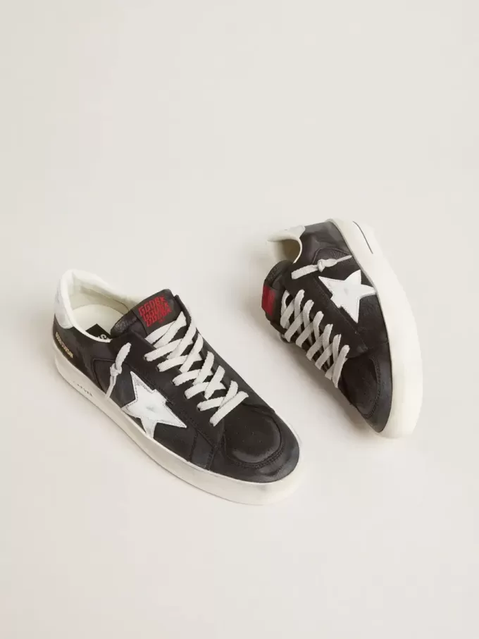 Stardan in zwart nubuck en mesh met grijze leren ster en hielstuk