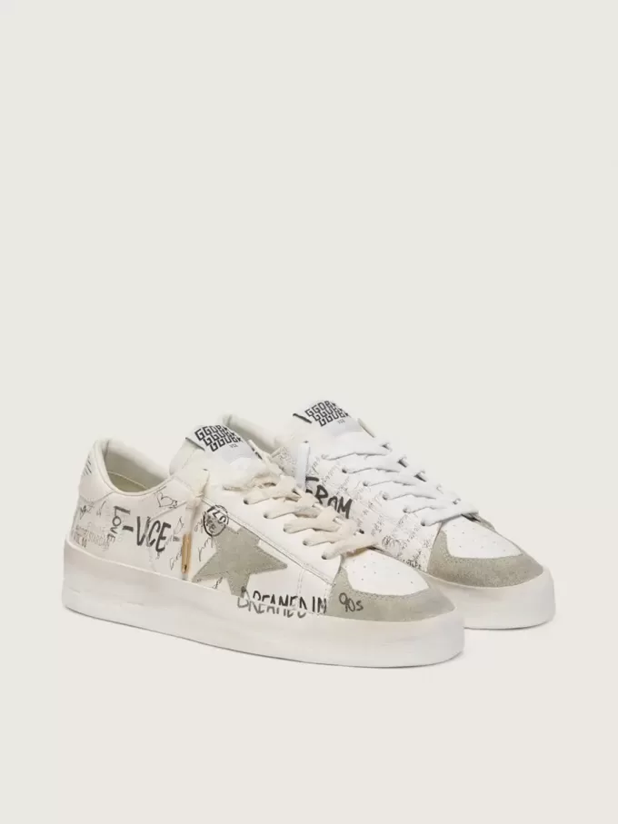 Stardan met beige suède ster en neus en all-over letters en patronen