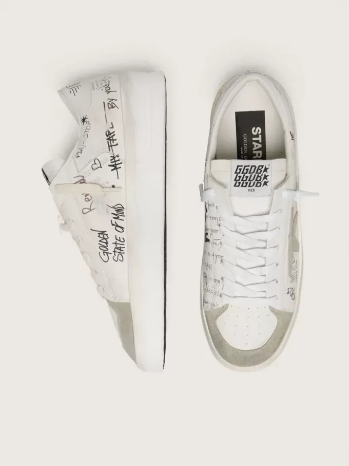 Stardan met beige suède ster en neus en all-over letters en patronen