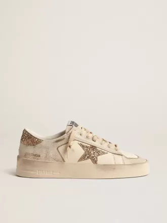 Stardan voor dames in ecru nappaleer met gouden glitterster en hielbandje