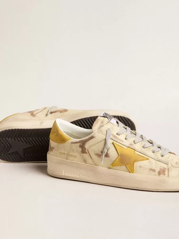 Stardan voor heren in beige leer met honingkleurige nubuck ster en hielstuk