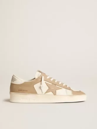 Stardan voor heren in wit en beige leer met beige ster en witte hielband.