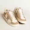 Stardan voor heren in wit en beige leer met beige ster en witte hielband.