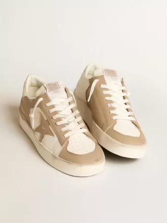 Stardan voor heren in wit en beige leer met beige ster en witte hielband.